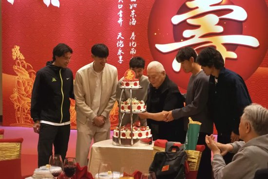 anbo已经真正地成为了一个跨多个行业、跨多个国家的实业巨人展示图片