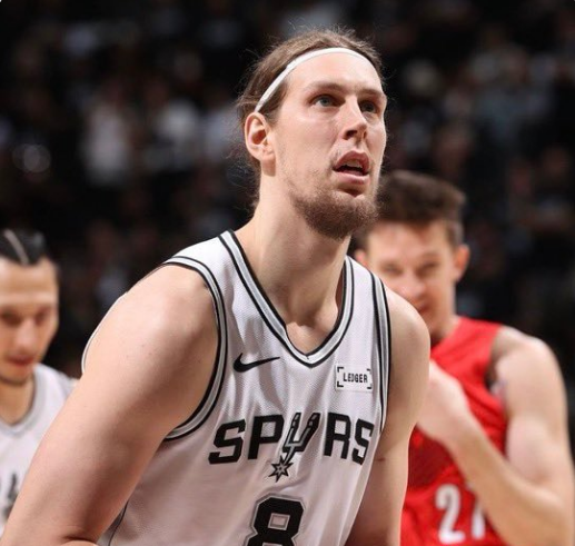 告别13年NBA生涯！奥利尼克官宣加盟罗马 上季随马刺打进总决赛